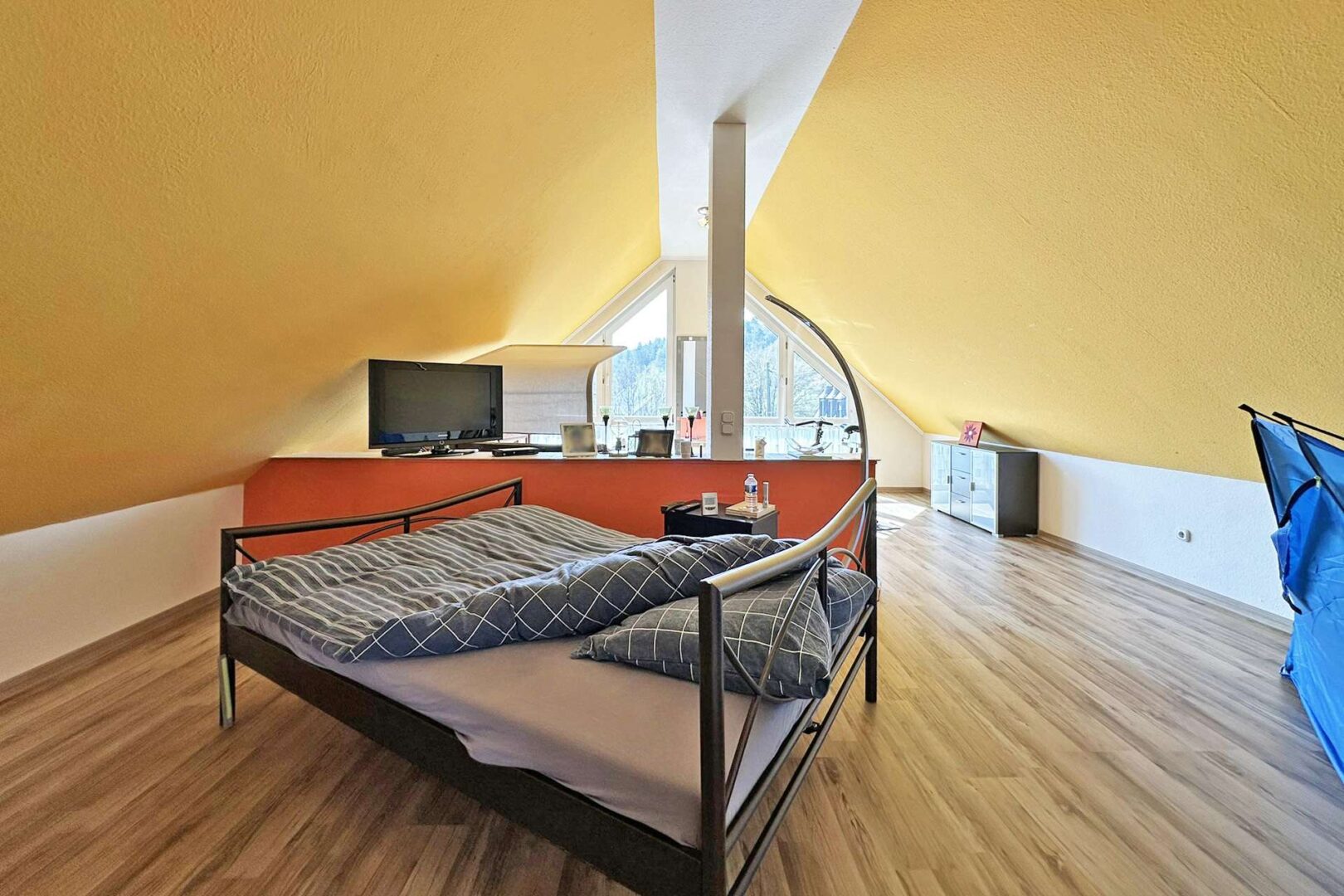 große, helles Schlafzimmer