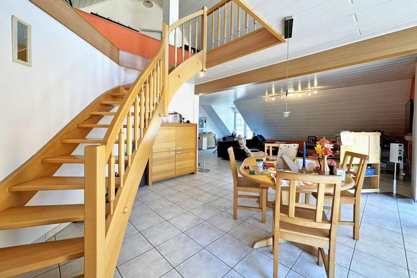 Treppe zum Dachgeschoss