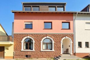 Vorderseite Gebäude