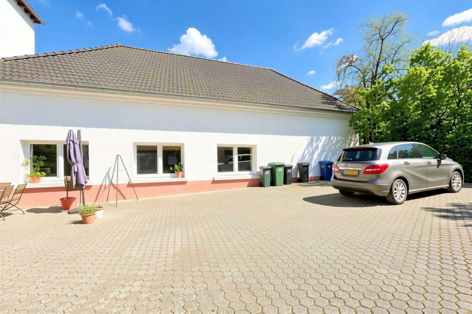 zwei Außenstellplätze