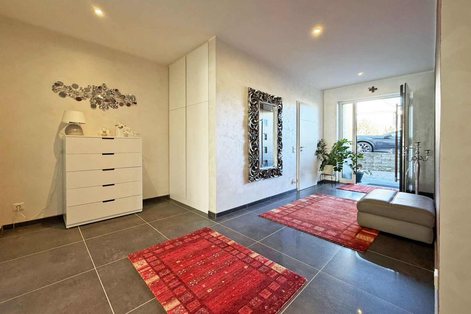 Diele mit Einbauschränken