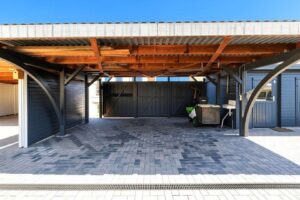 großes Doppelcarport