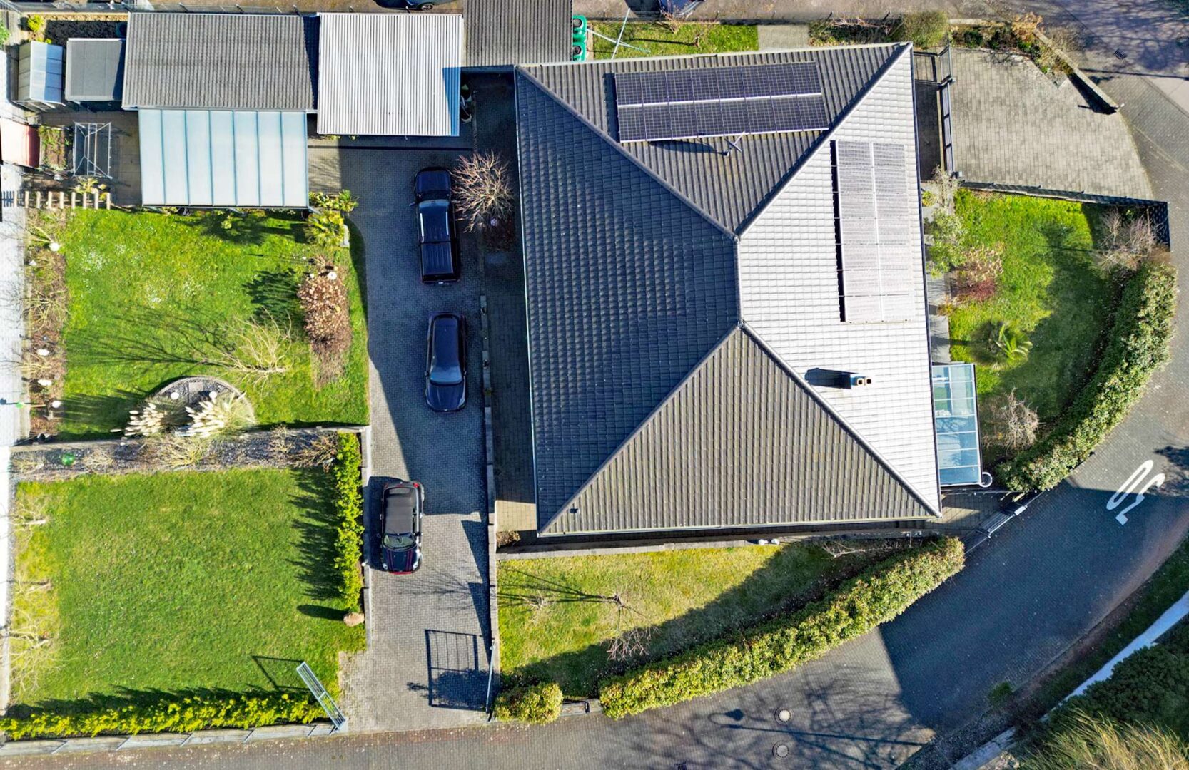 Luftansicht Grundstück & Gebäude