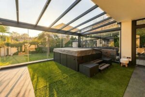 großer, heller Wintergarten