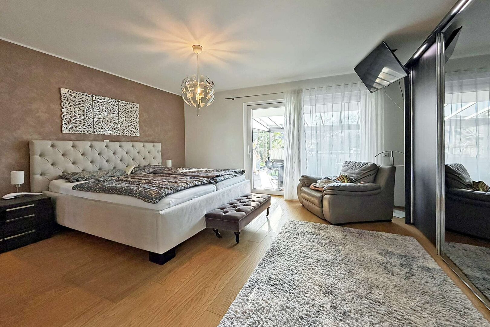 Elternschlafzimmer mit Wintergartenzugang