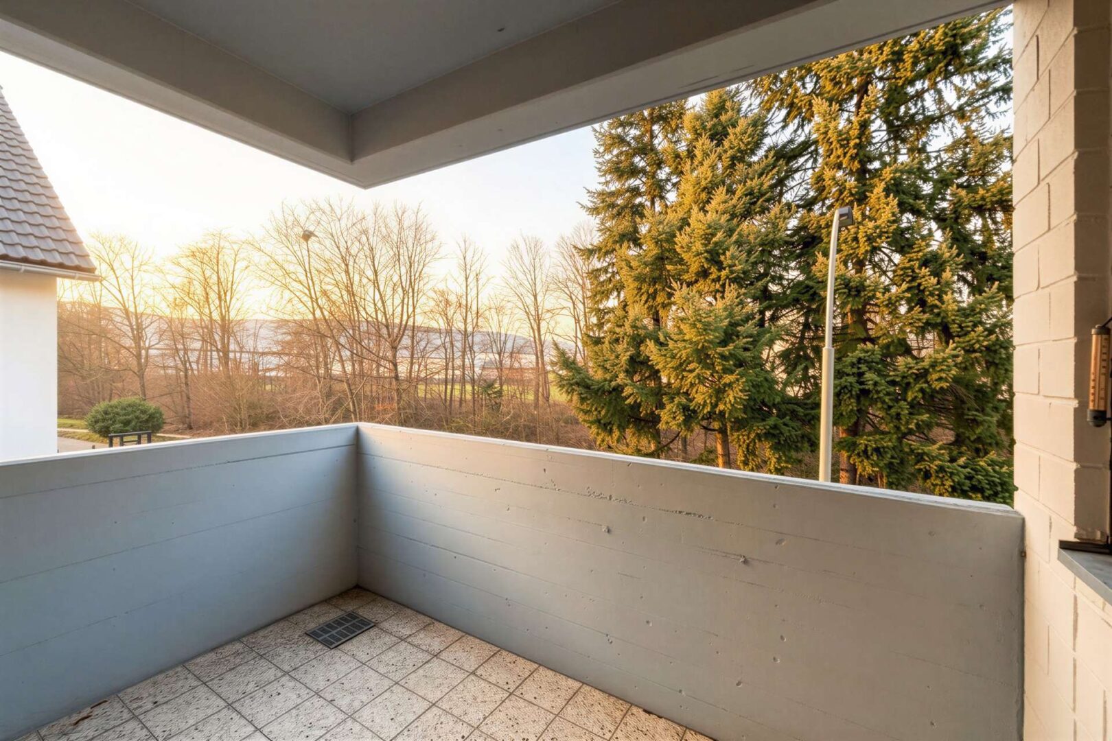 Balkon zur Straße hin