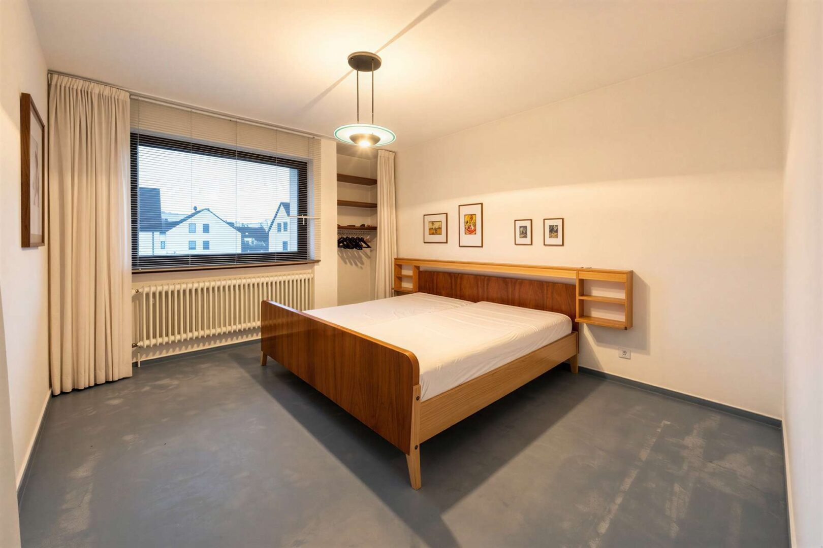 Schlafzimmer mit eigenem Balkon