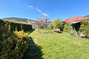 schöner, ruhiger Garten