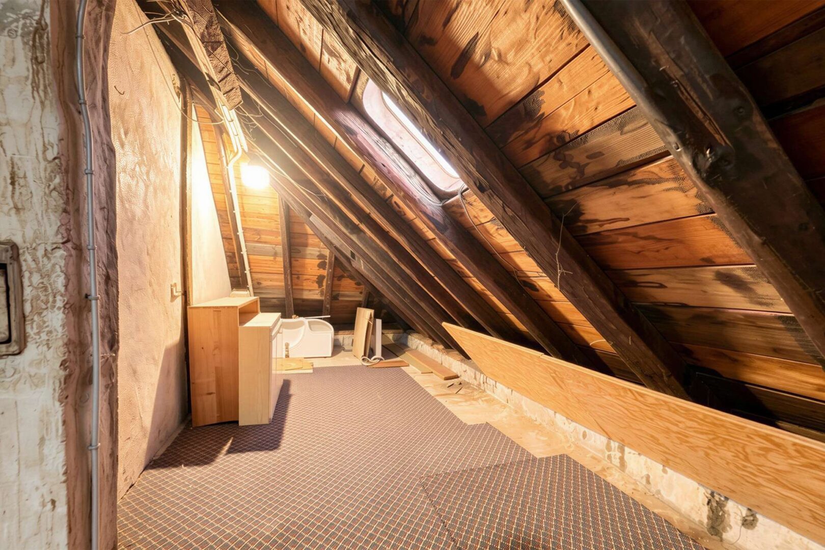 Dachboden mit praktischer Nutzfläche