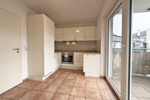 Küche mit Einbaumöbeln