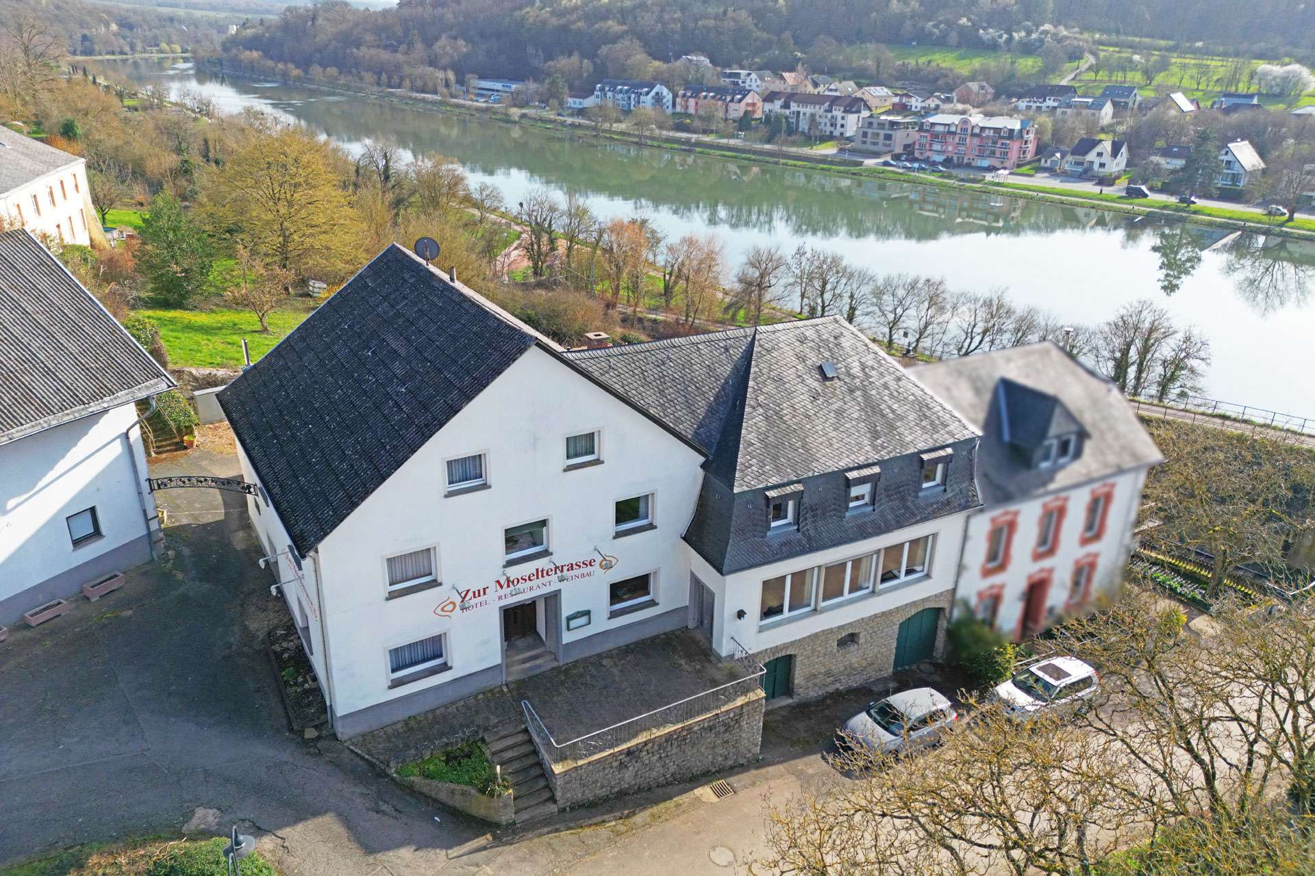 Außenansicht mit Moselblick