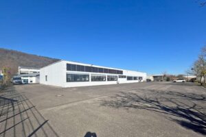 Gebäude 2 mit Außenflächen