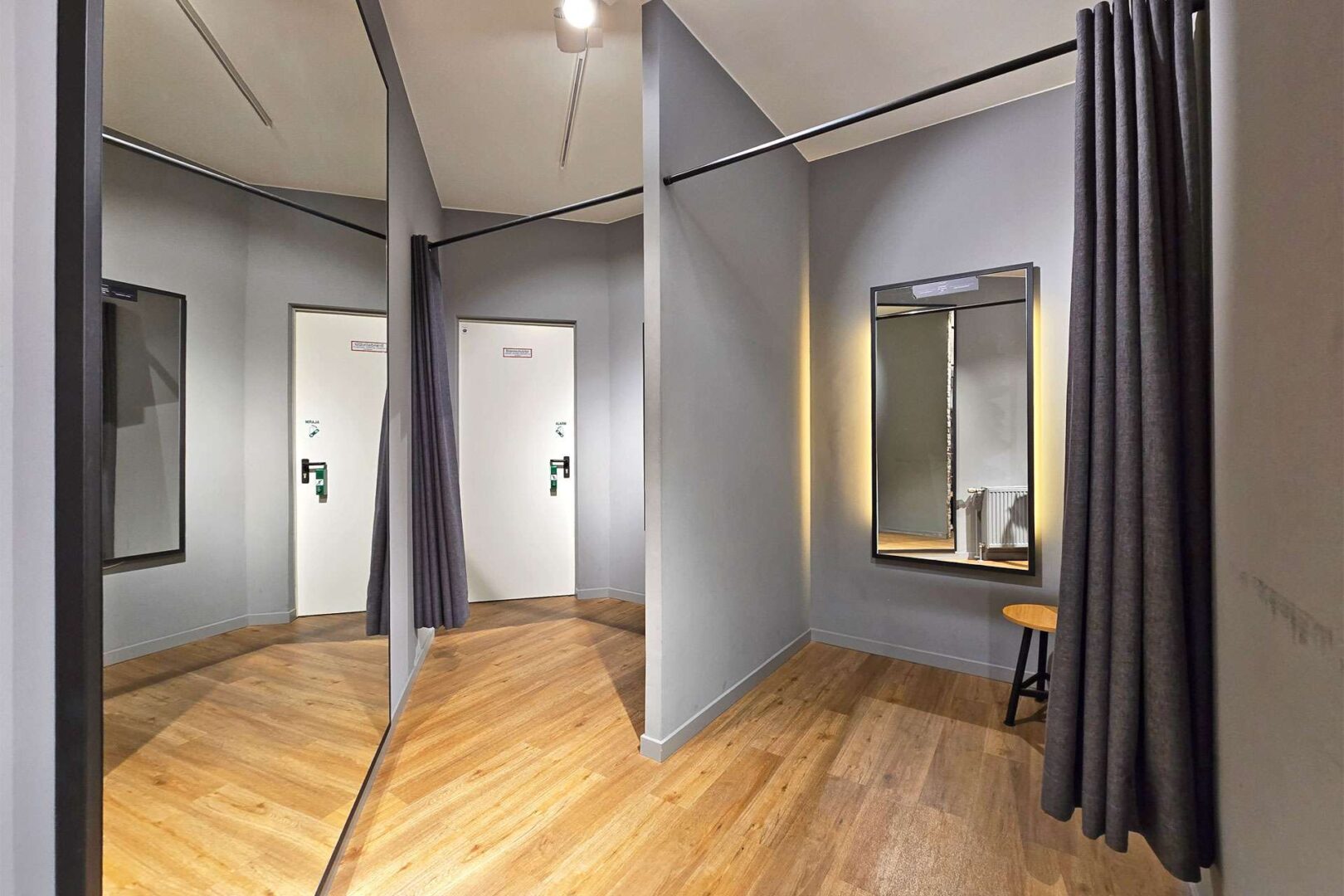 Umkleiden im hinteren Bereich