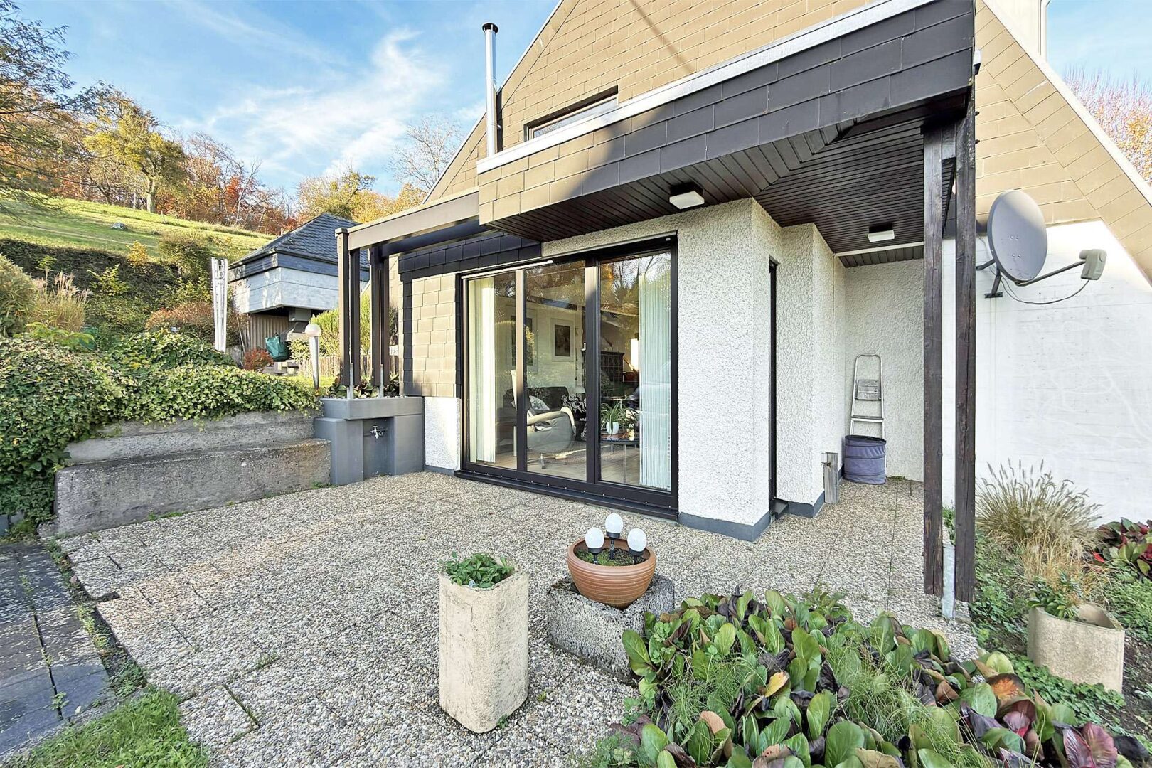 zweite Terrasse am Wohnzimmer EG