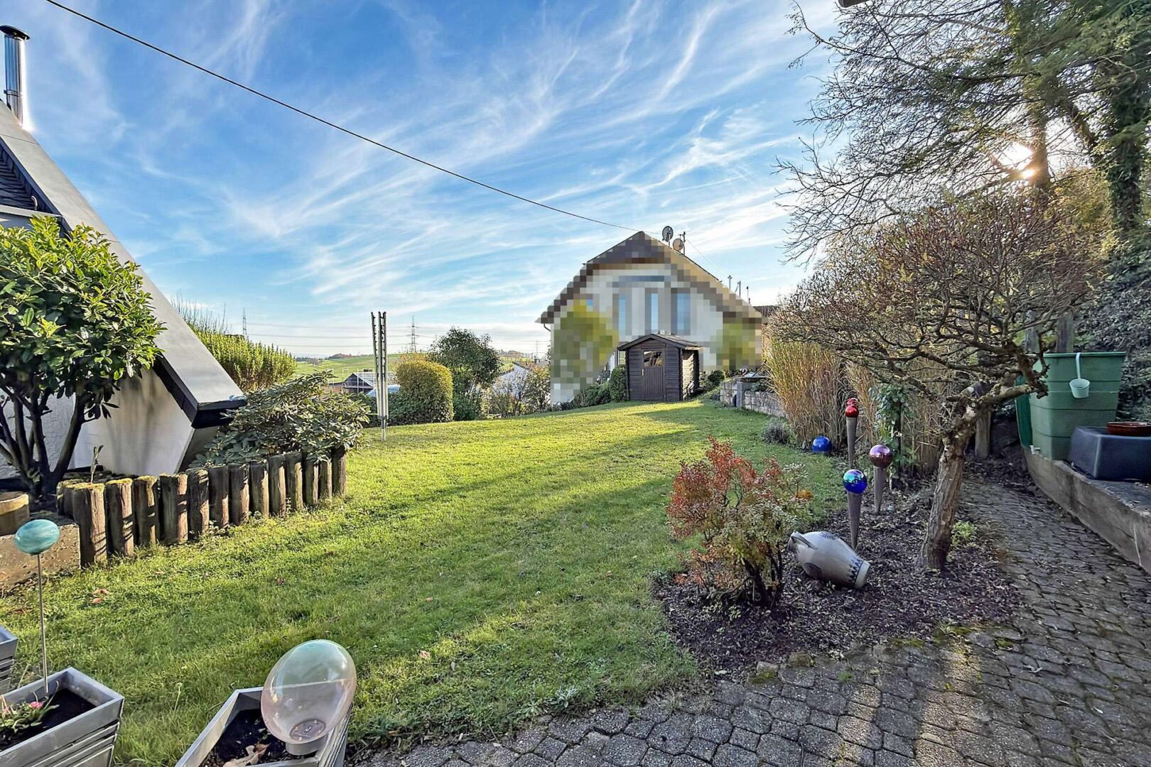 ebenerdige Gartenfläche am Haus