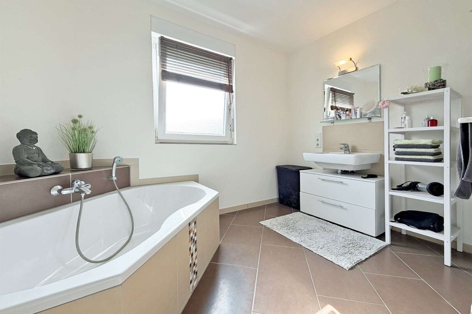 Badezimmer mit Wanne