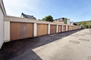 Garagenhof mit zwei Garagen