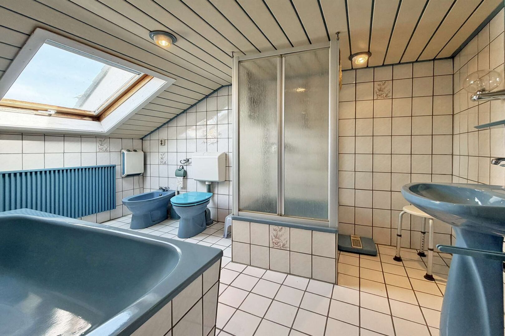 Badezimmer im Dachgeschoss