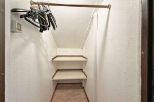 Einbaugarderobe im DG