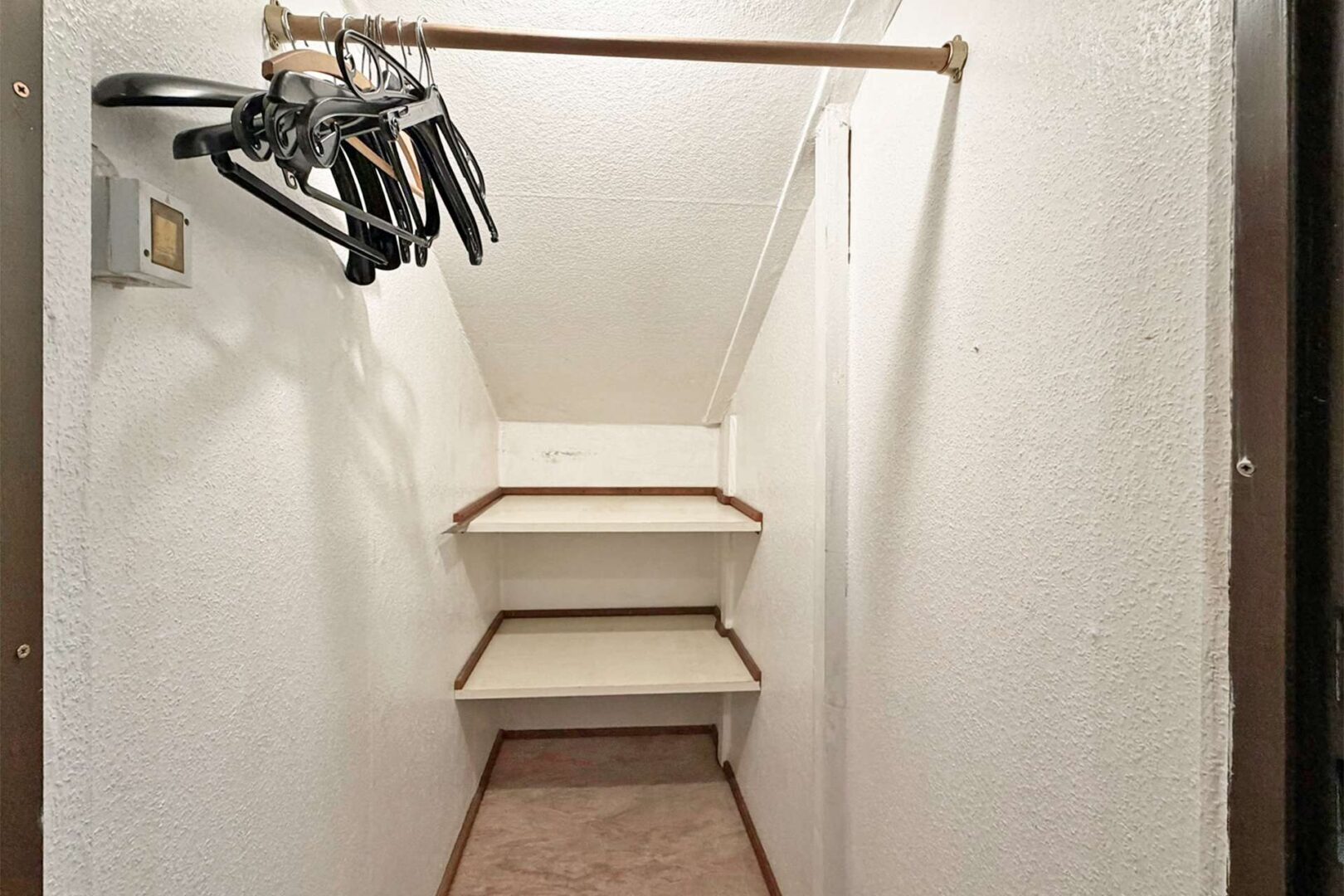 Einbaugarderobe im DG