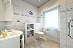 Tageslichtbad im Erdgeschoss