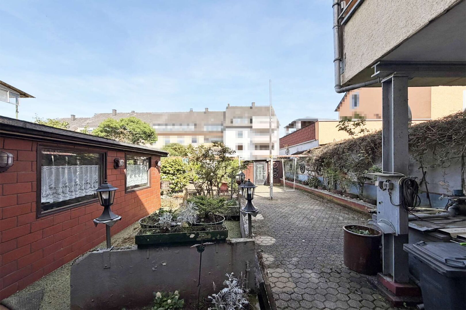 Hinterhof mit Garten