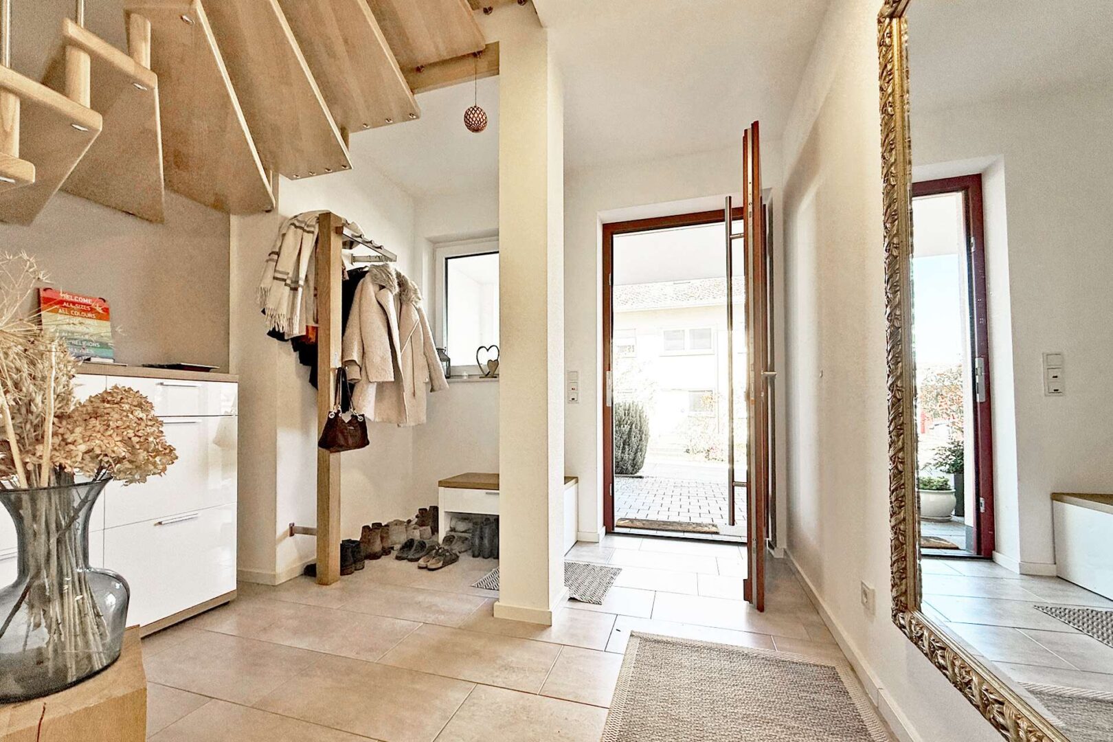 Eingangsbereich mit Garderobe