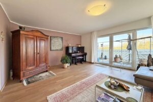 Wohnzimmer mit Blick ins Grüne im EG