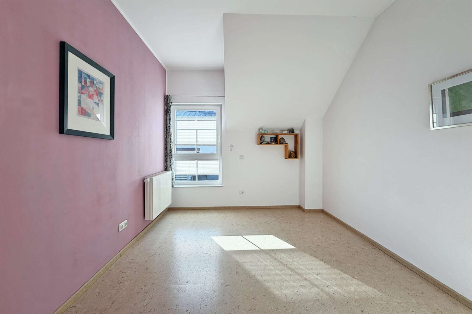 Kinderschlafzimmer oder Büro im OG