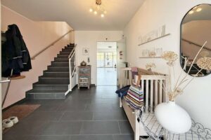 großzügiger Eingangsbereich im EG