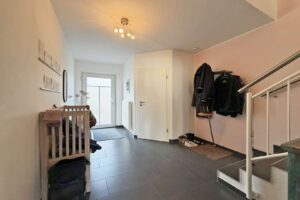 großzügige Diele im EG