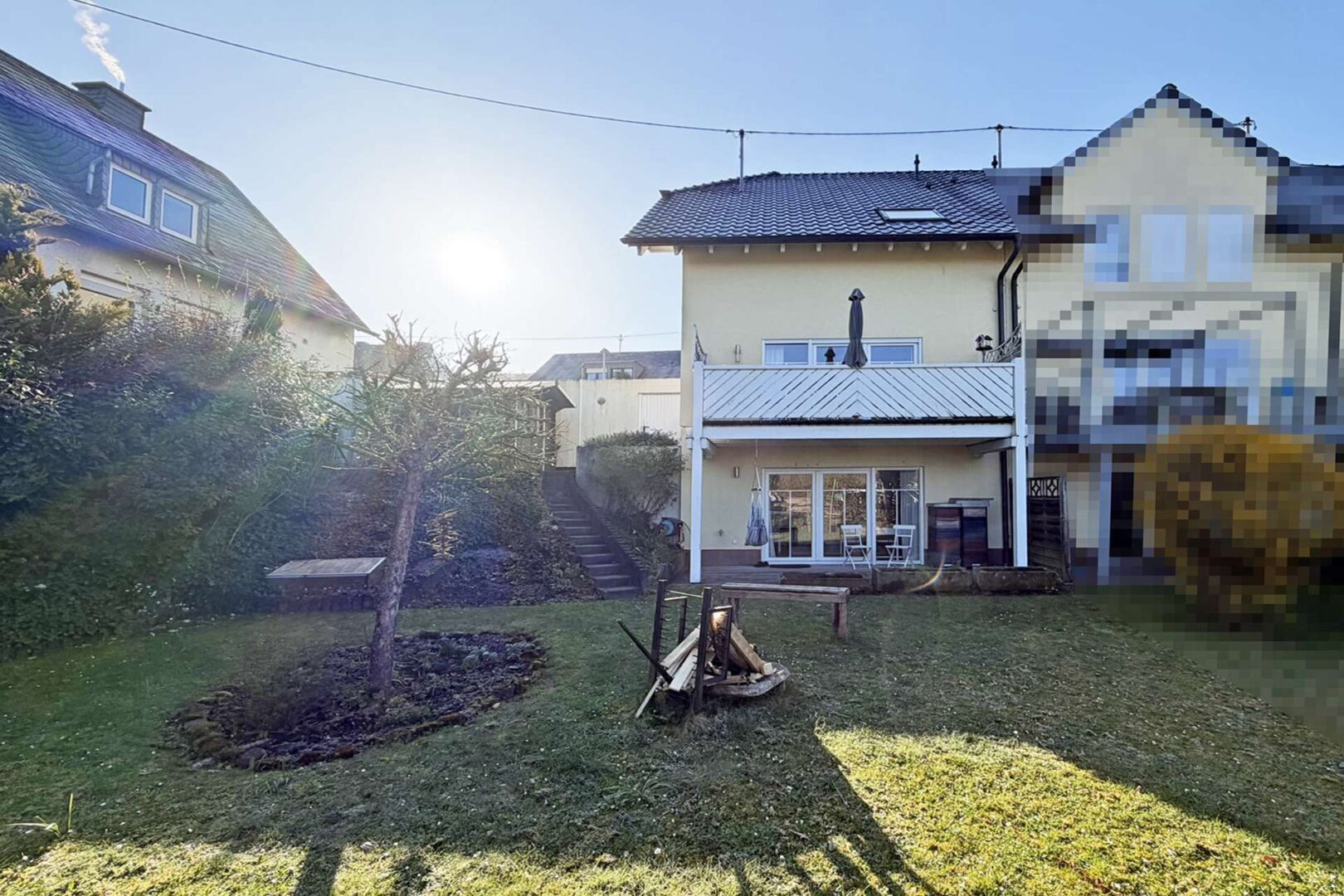 Rückseite Gebäude & Garten