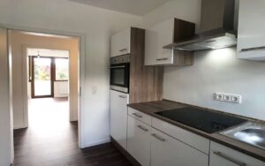 Küche mit Blick Richtung Flur