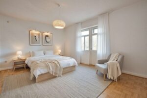 Schlafzimmer mit Dachterrasse - (KI generiert)