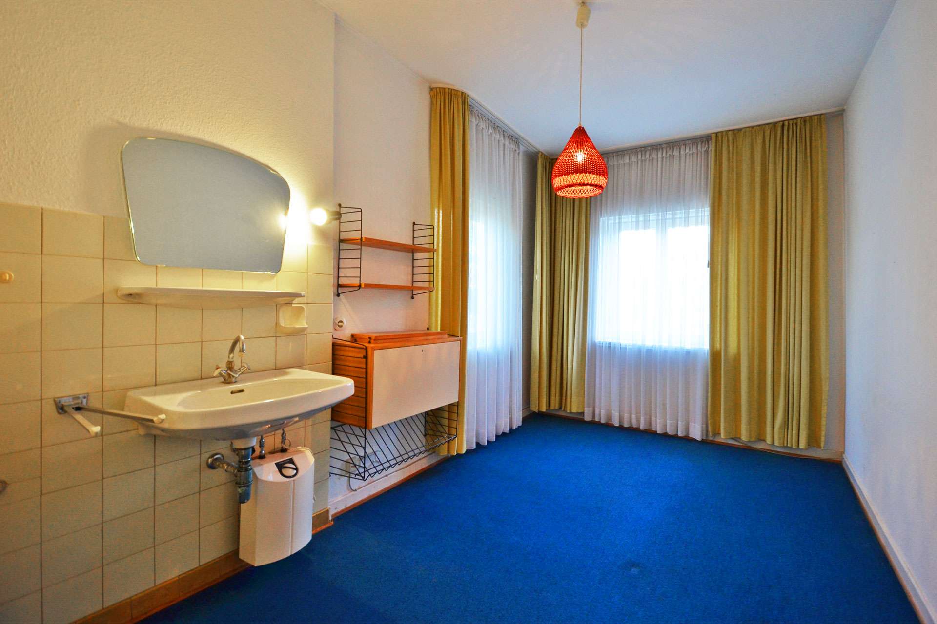 Durchgangszimmer als Büro oder Ankleide