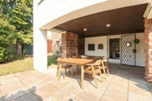 Geschützte Terrasse - (KI generiert)