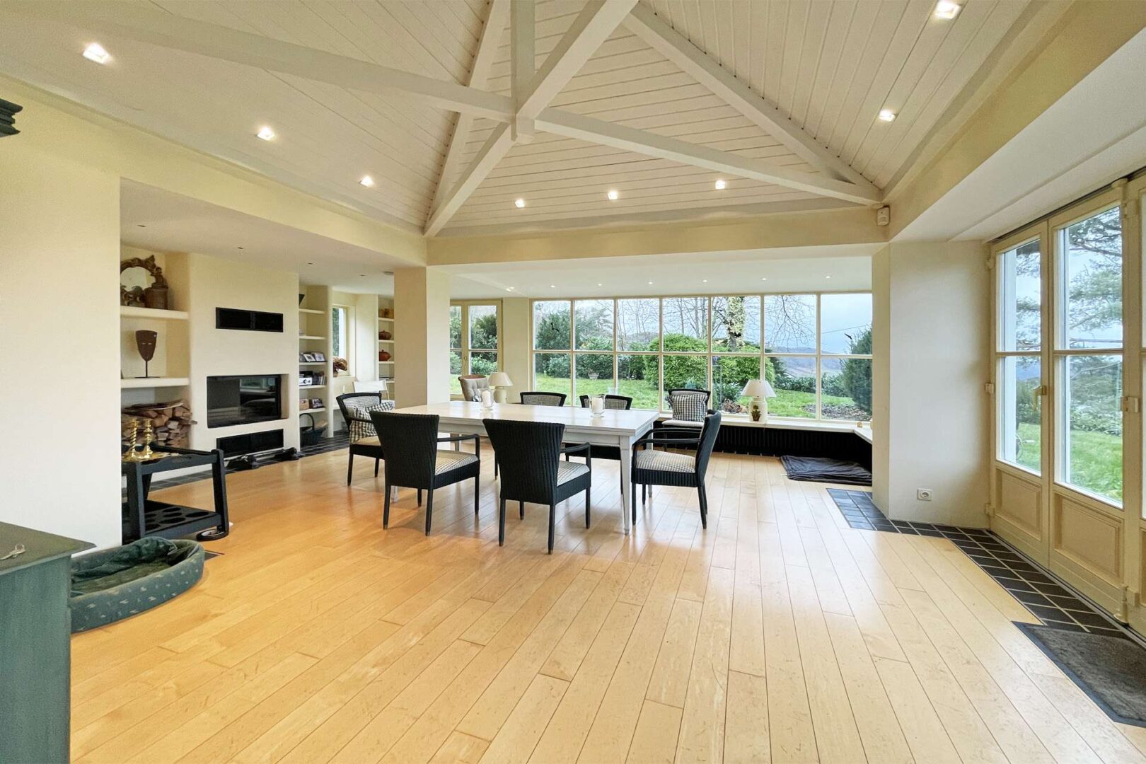 Großzügiger Wintergarten