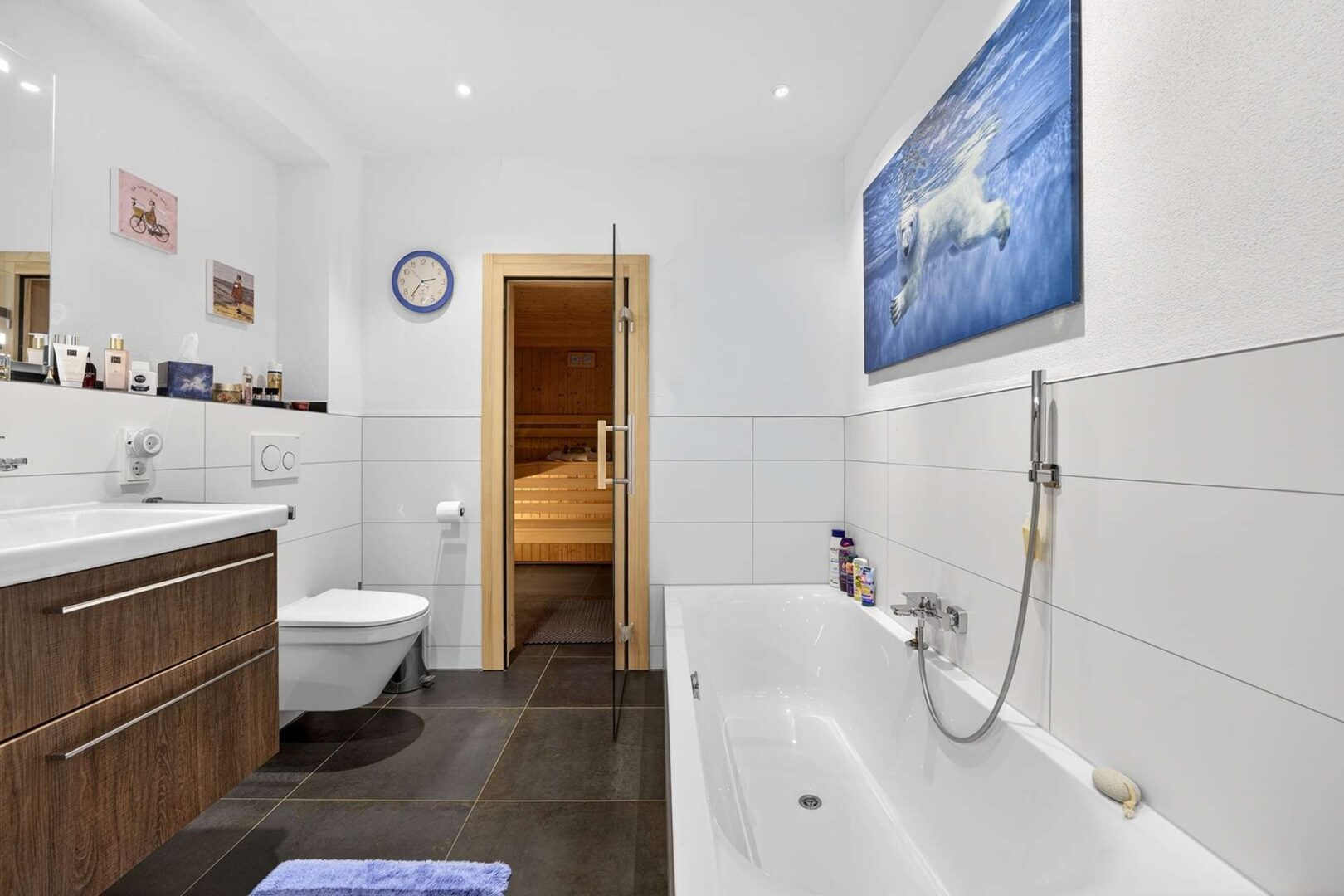 Hauptbad im UG Bild 2