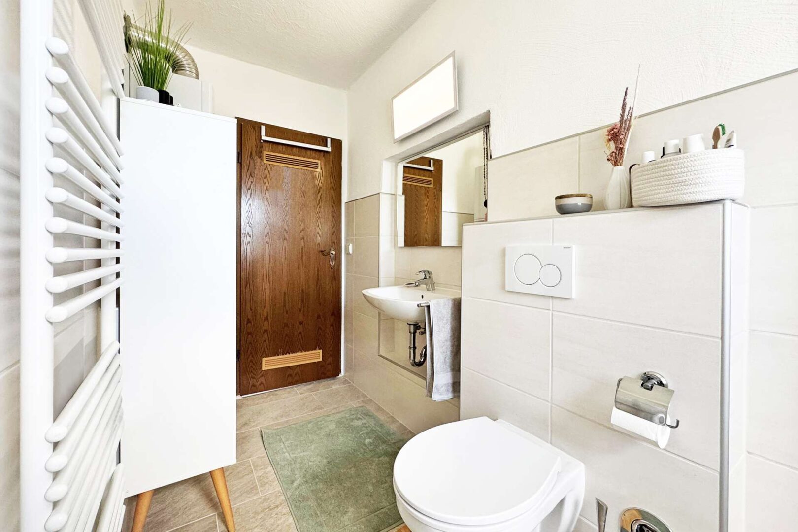 helles Bad & ebene Dusche + WC