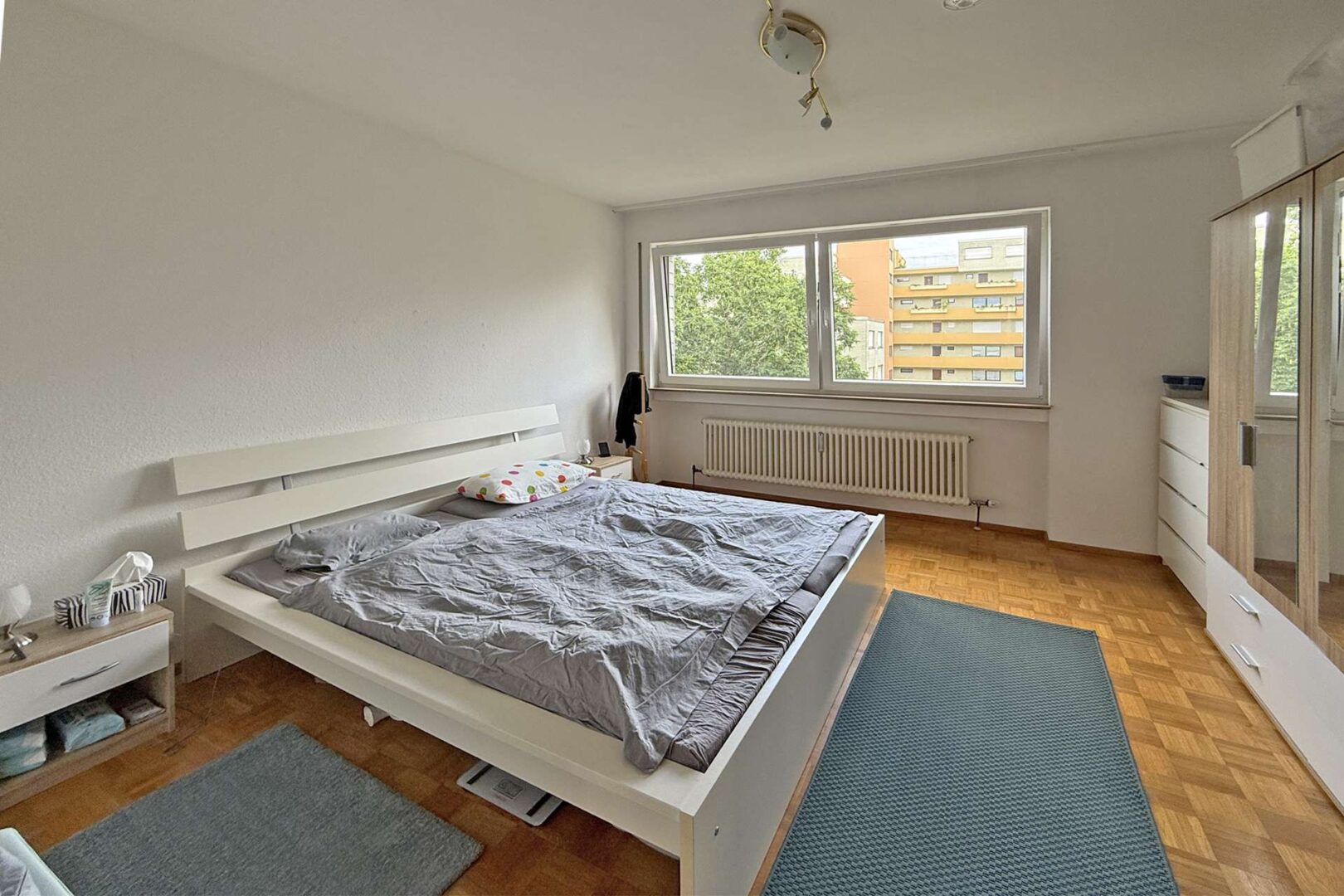 Großes Schlafzimmer