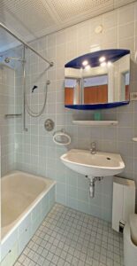 separates Duschbad im DG