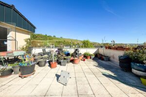 Dachterrasse mit Blick nach Luxemburg