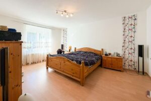 Schlafzimmer 1.OG links