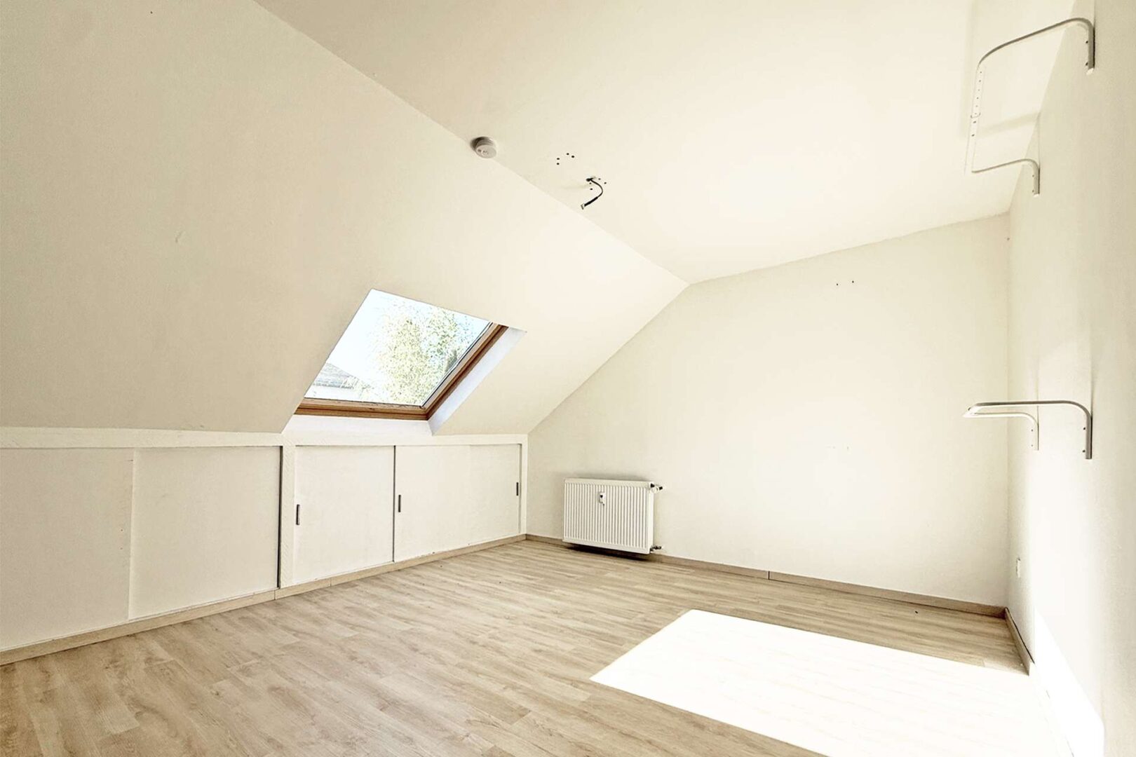 Großzügiges Schlafzimmer