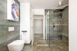 modernes Badezimmer