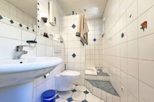Tageslichtbad mit Dusche