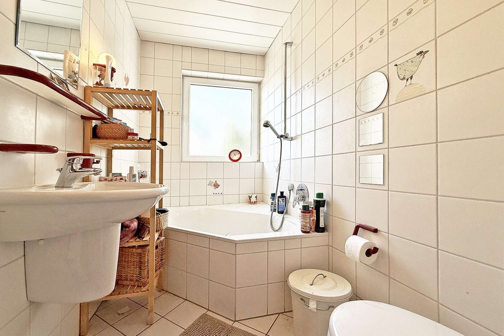 Tageslichtbad mit Wanne