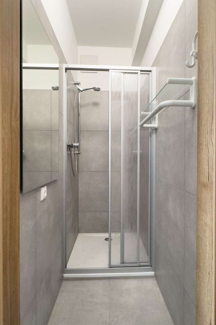 1. OG Dusche