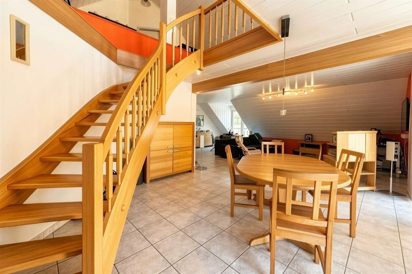 Treppe zum Dachgeschoss