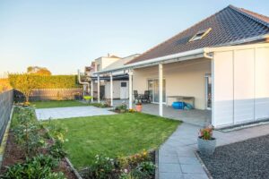 Gartenhaus und Grillplatz